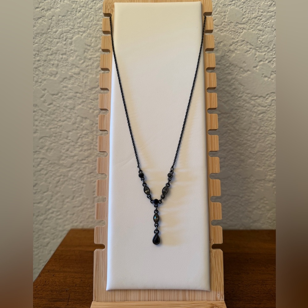 Vintage Necklace: Y-drop design, black chain and crystals (onyx color). EUC. - Picture 4 of 8